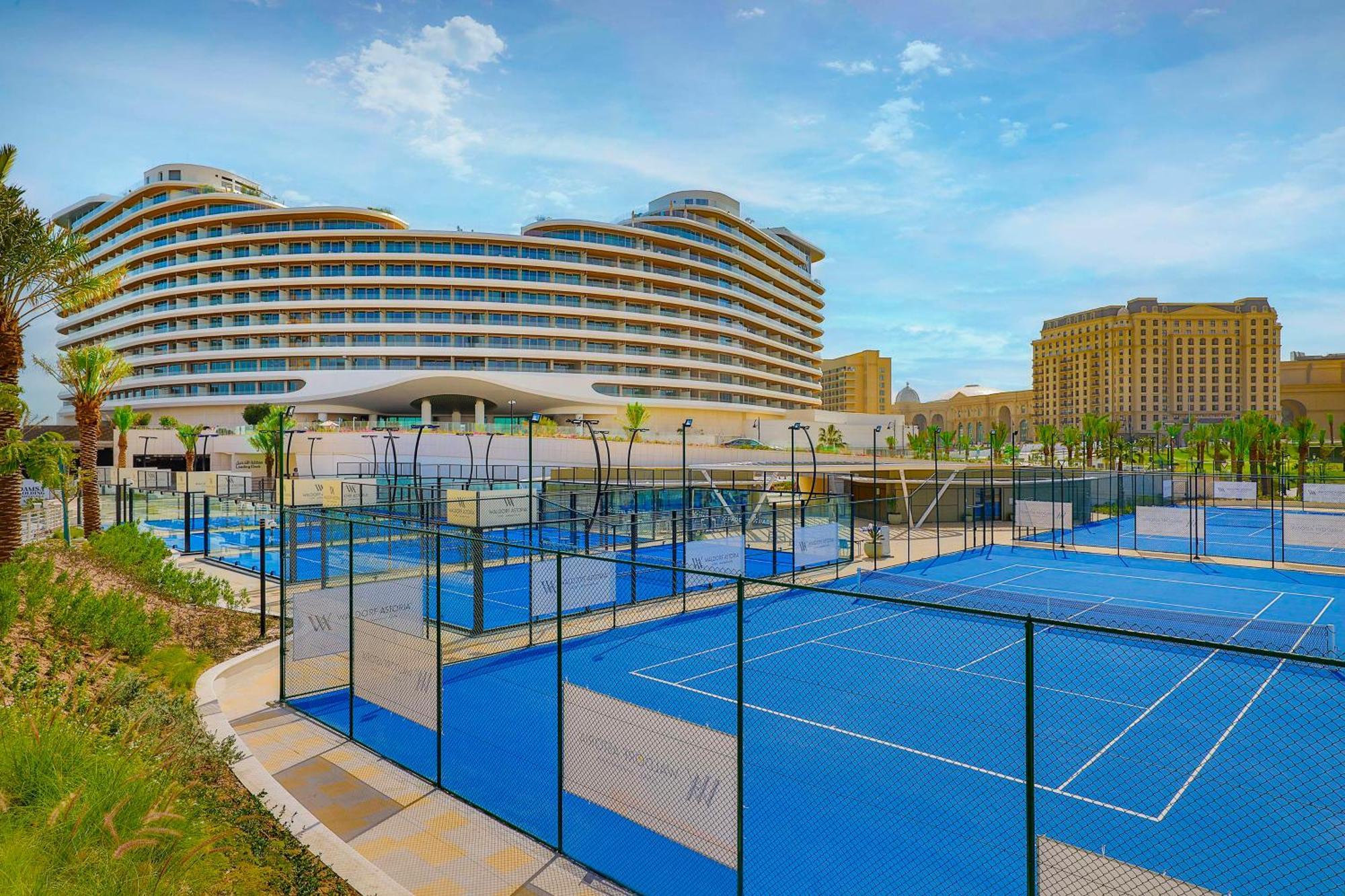 Waldorf Astoria Doha Lusail Extérieur photo Tennis courts at Jumeirah Royal Mirage