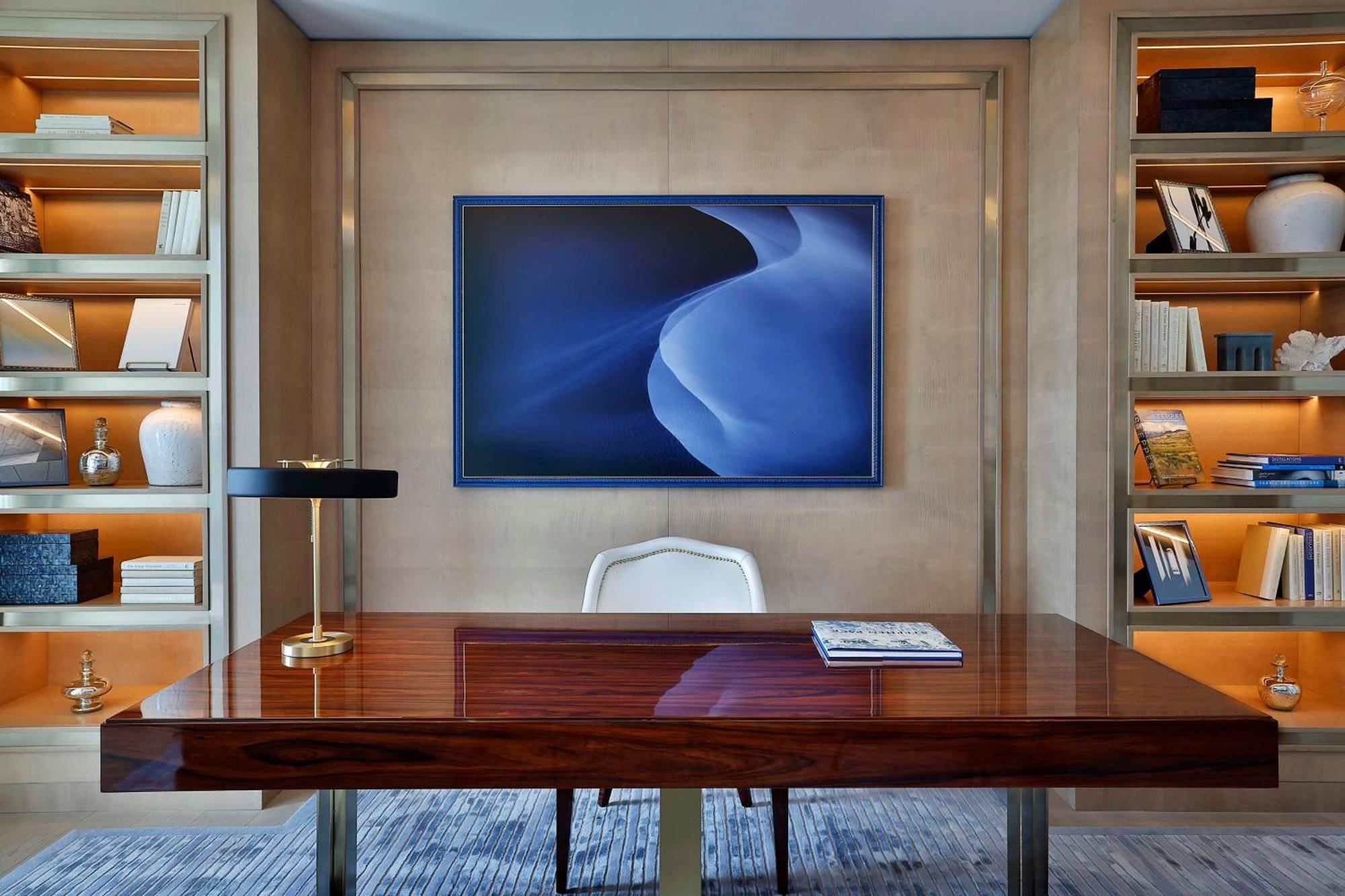 Waldorf Astoria Doha Lusail Extérieur photo A work space in a suite at The Ritz-Carlton, Boston