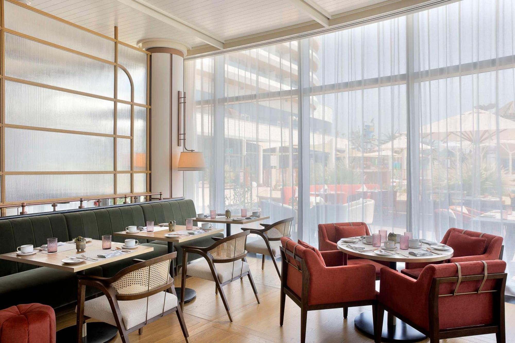 Waldorf Astoria Doha Lusail Extérieur photo The interior of the restaurant