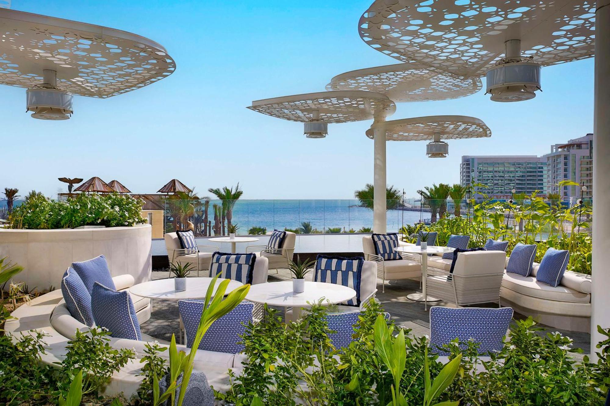 Waldorf Astoria Doha Lusail Extérieur photo The rooftop bar at the Hilton Tel Aviv