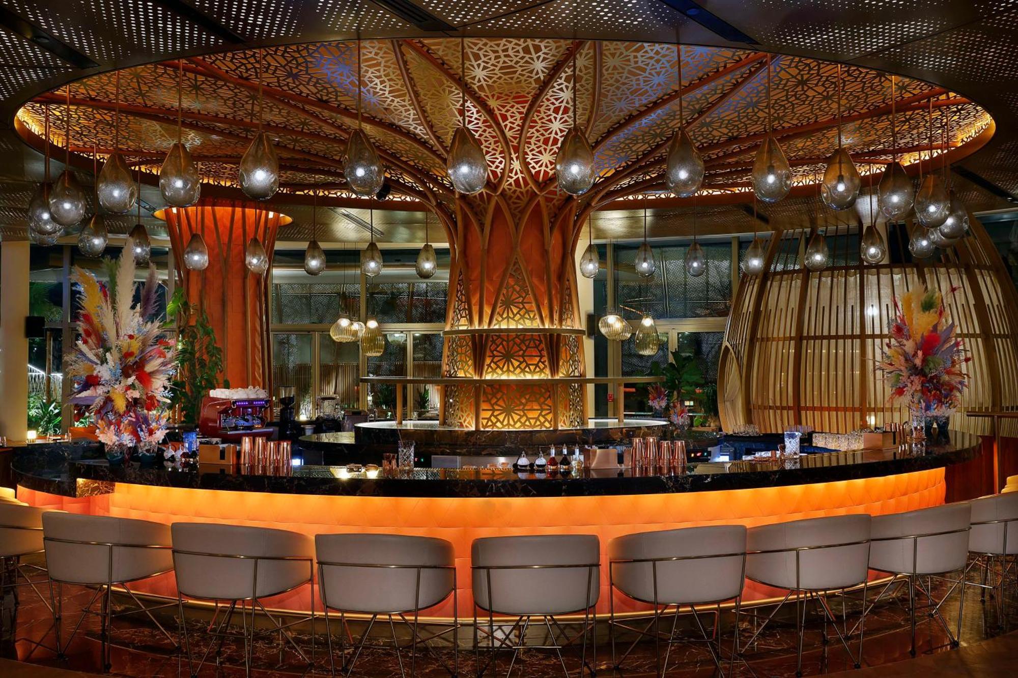 Waldorf Astoria Doha Lusail Extérieur photo The bar at the lobby