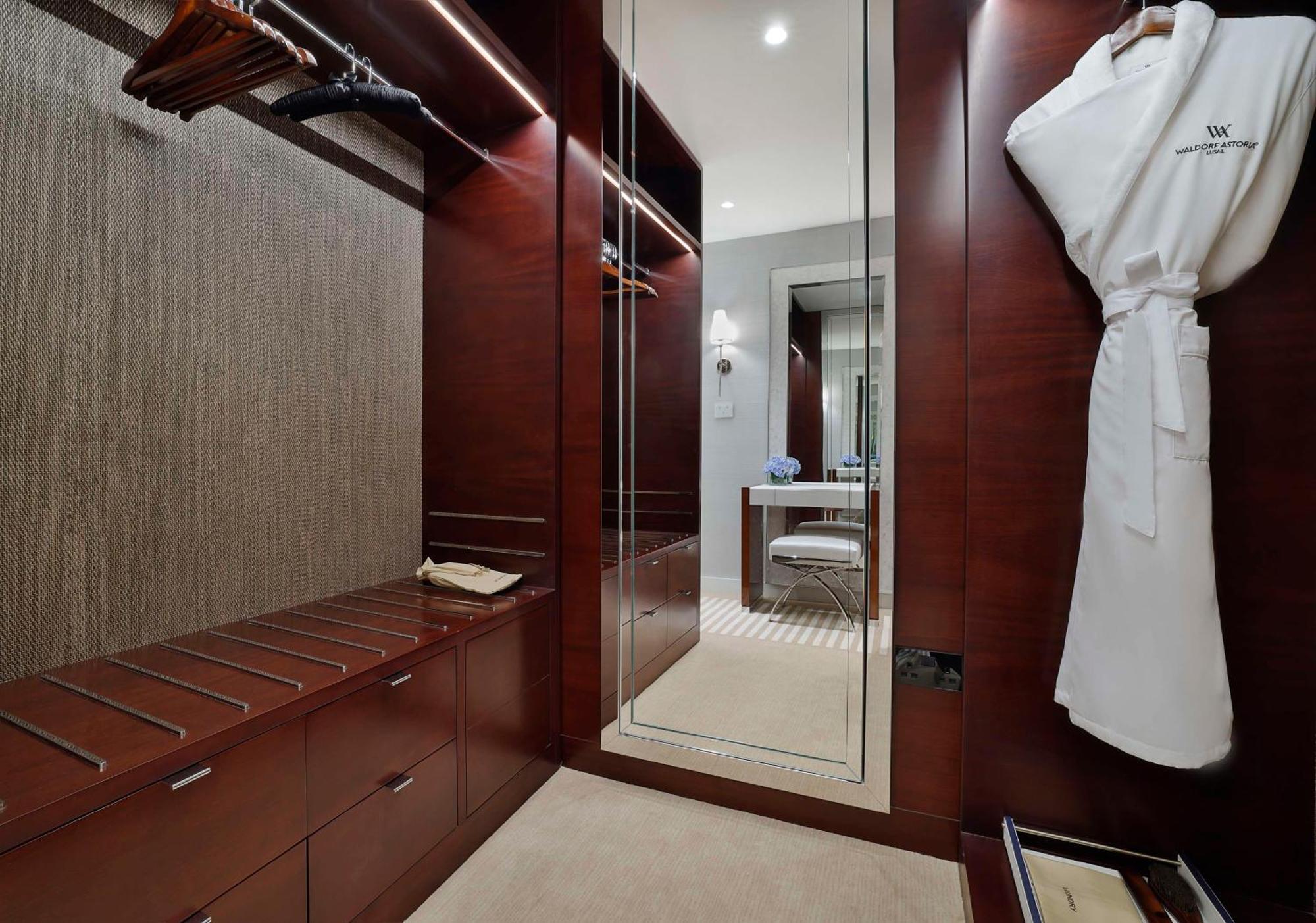 Waldorf Astoria Doha Lusail Extérieur photo A walk-in closet