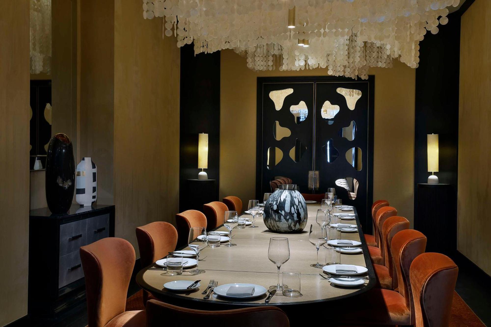 Waldorf Astoria Doha Lusail Extérieur photo Private dining room at the restaurant
